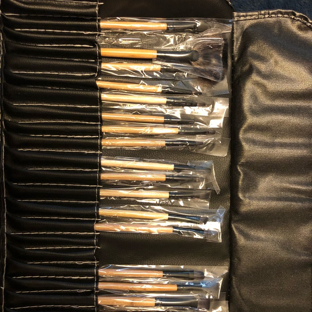 Makeup brushes